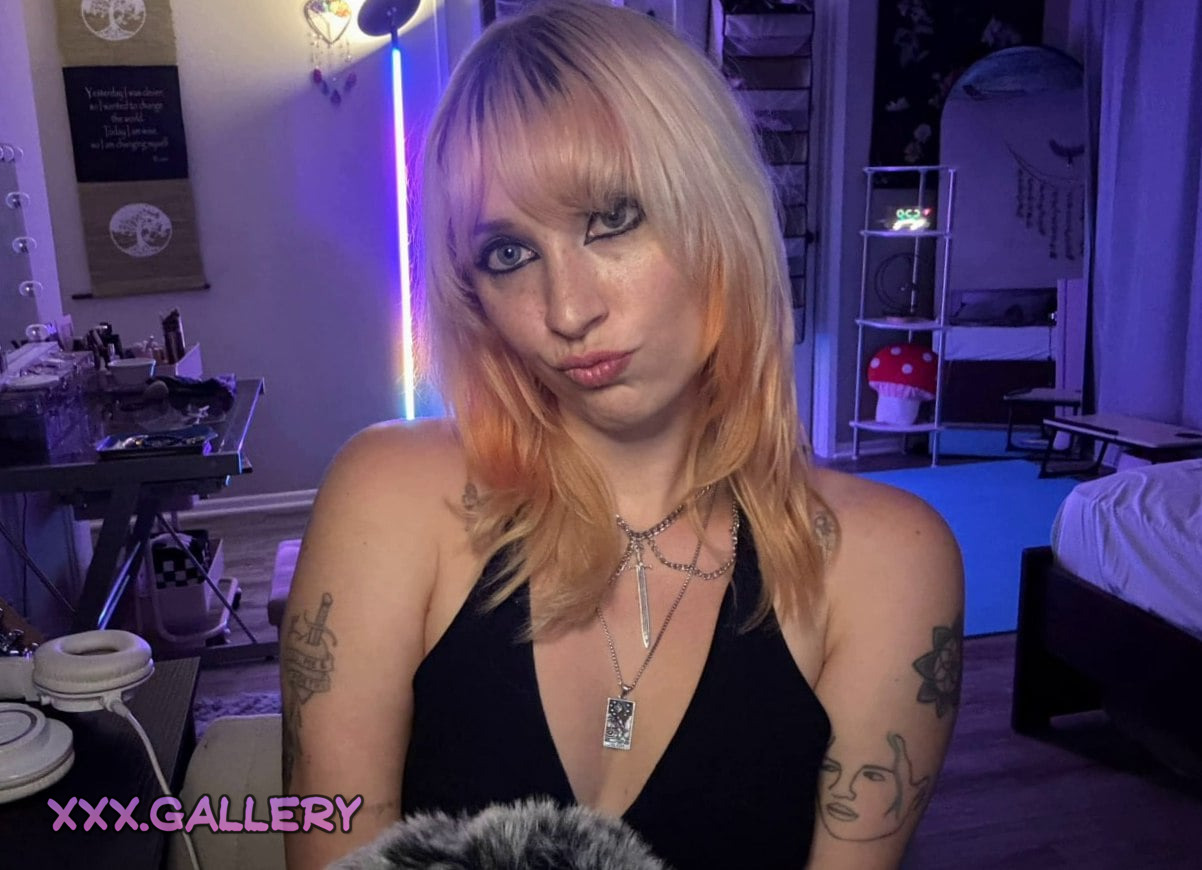 🕹️ Quirky Gamer Girl Unboxes Her Faves 🎁
