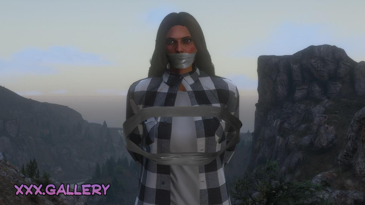 Is she irresistibly alluring in her bondage attire? 👩🏼🔓