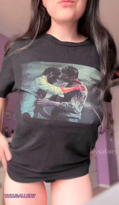 Peeking at My Hidden Curves in a Loose Tee 🤩