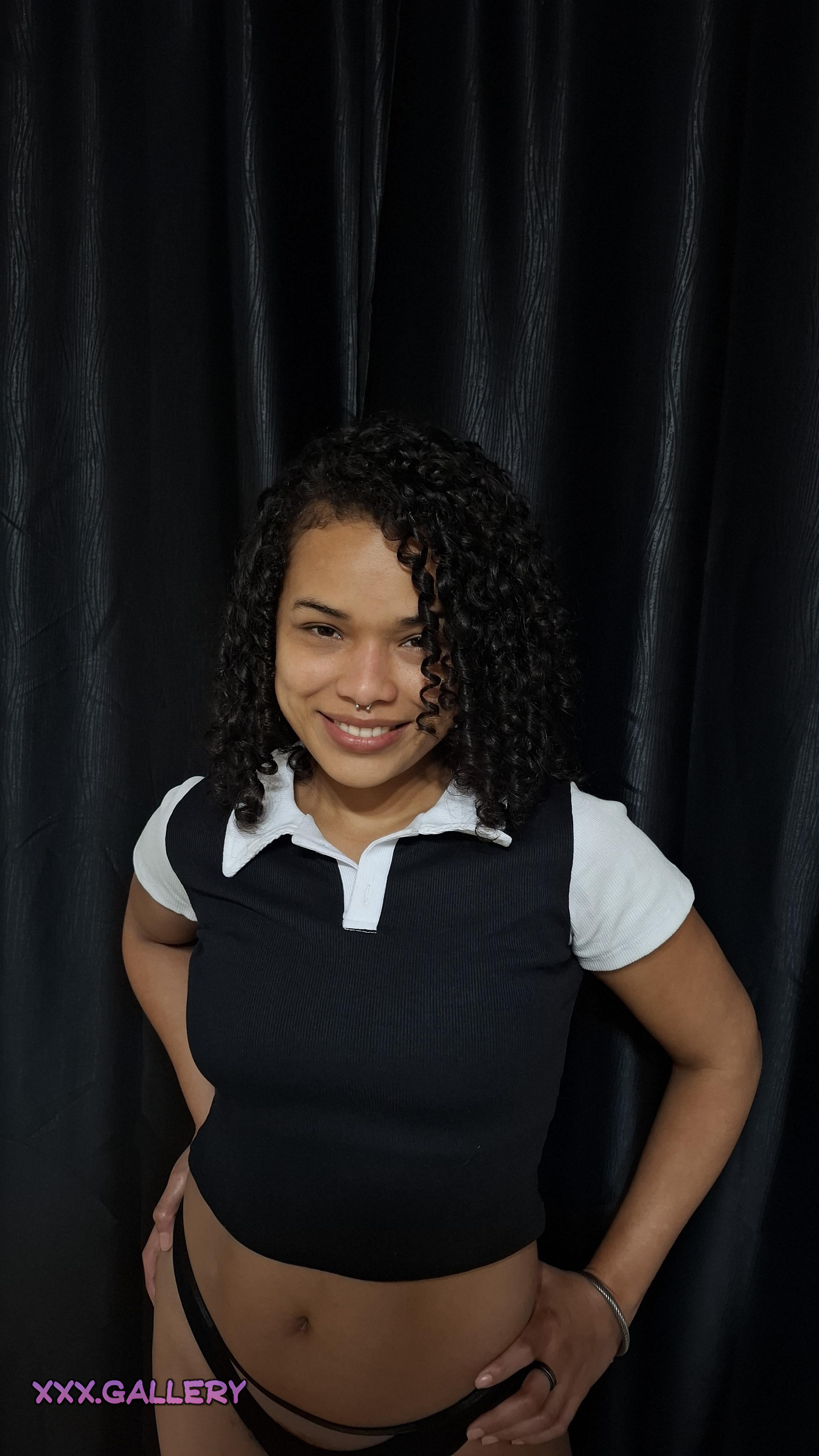 Sultry Brunettes 😻: Peek into Our Exclusive World