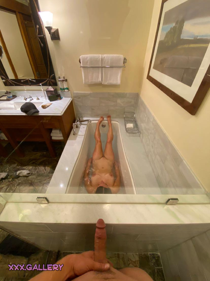 Indulging in a Sensual Resort Bath 🏖️🛁
