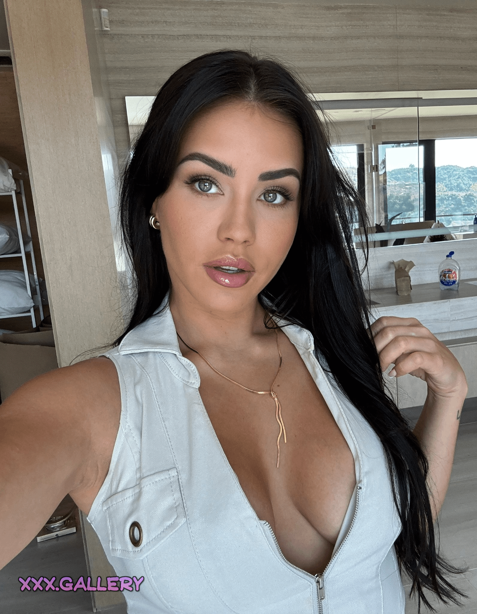 Sexy Siren: Alina Lopez 🔥