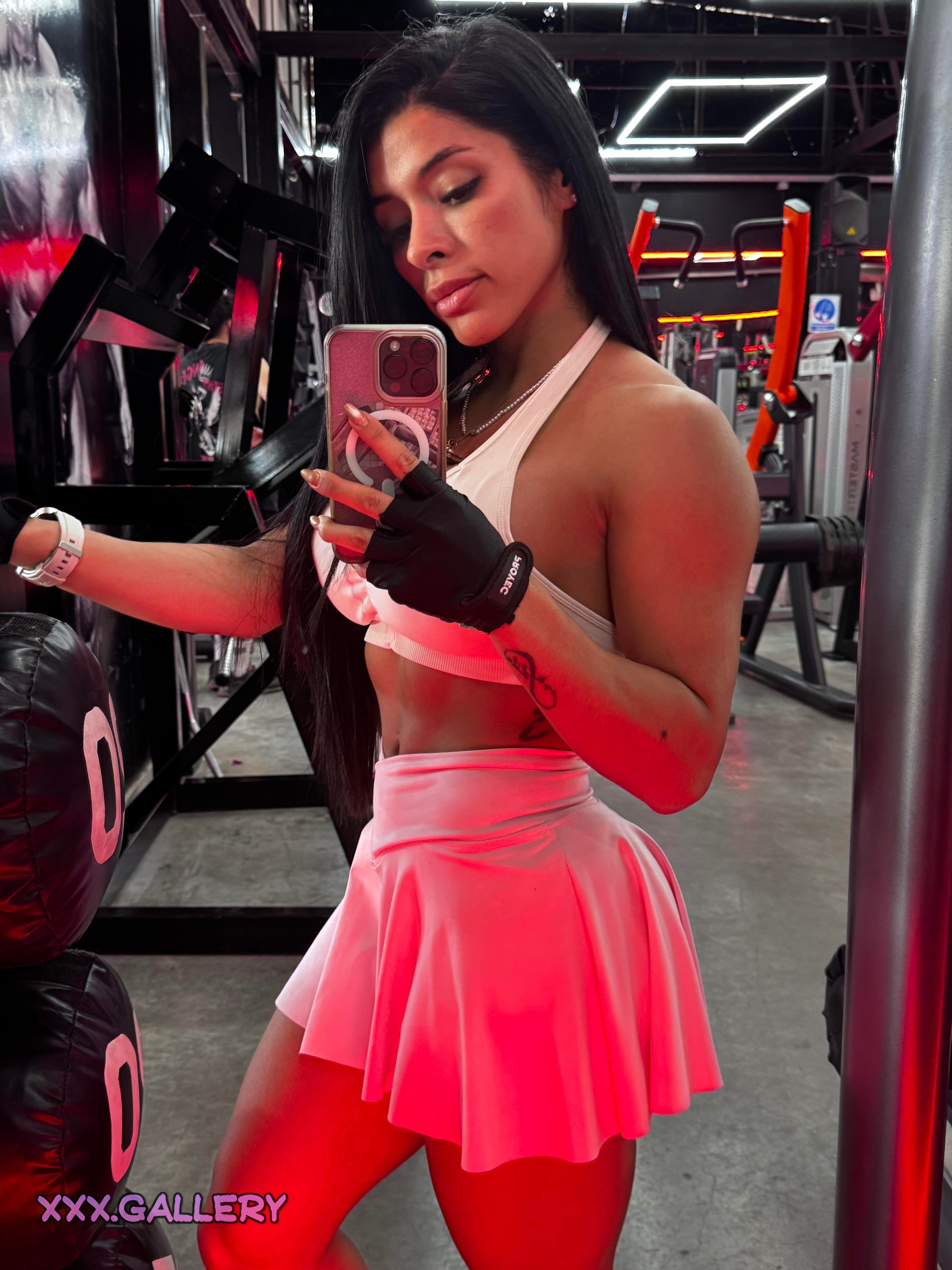 Respecting Power: Admiring the Strong and the Sexy 🏋️💦