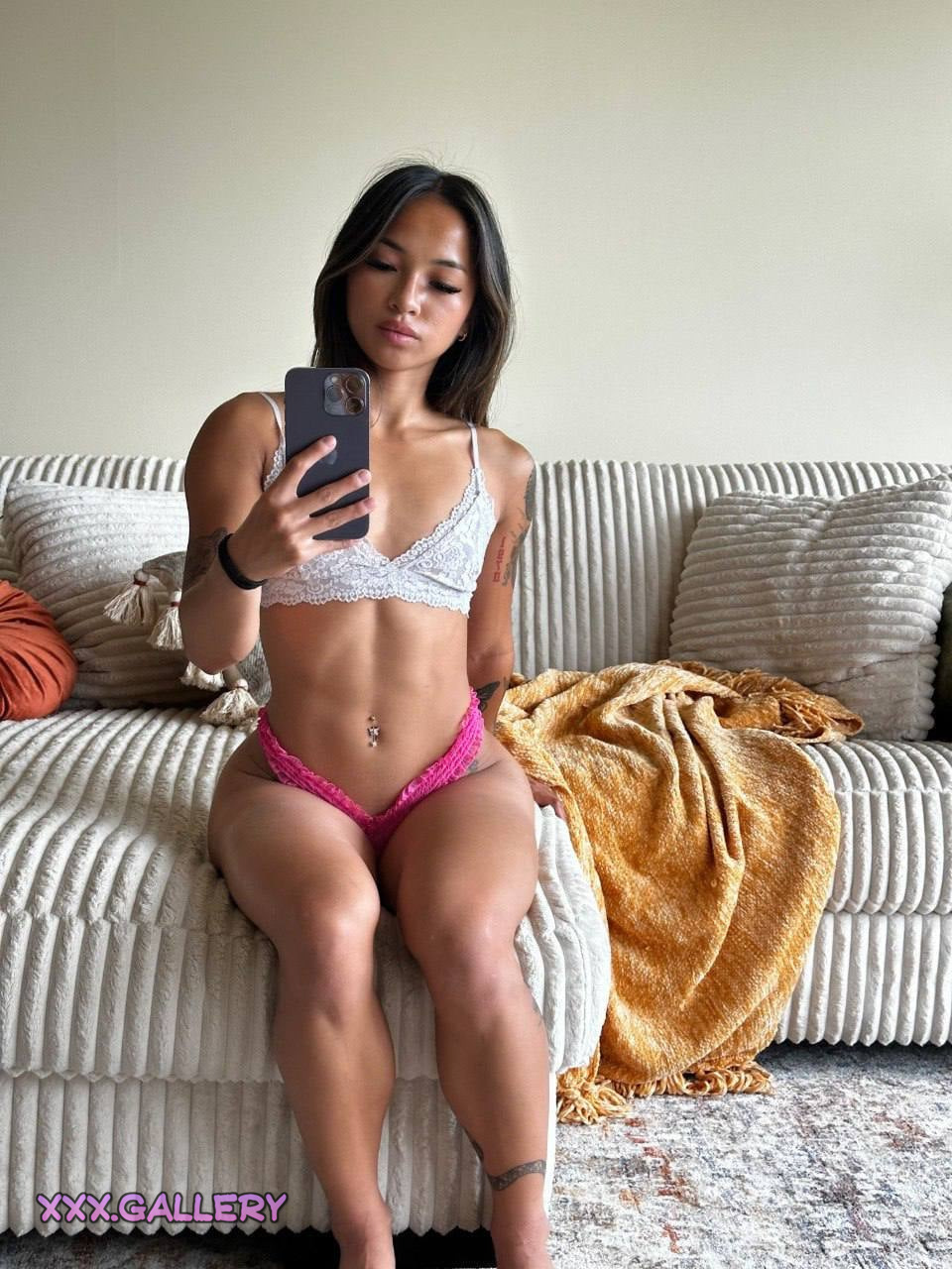 Daring to Submit: Surrendering to a Muscular Goddess’s Domination 🏋️👩‍🏋️