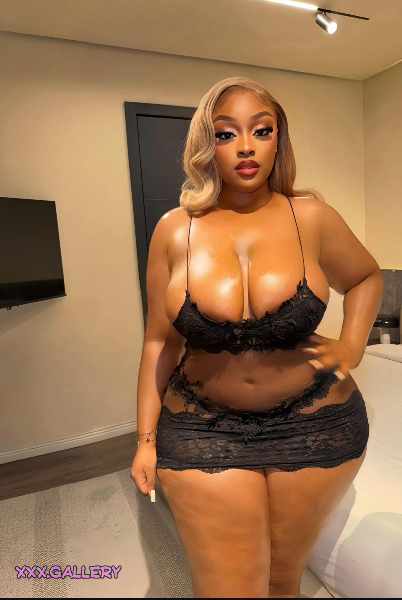 Savoring the Sweetness: Voluptuous Black Goddesses 🍓