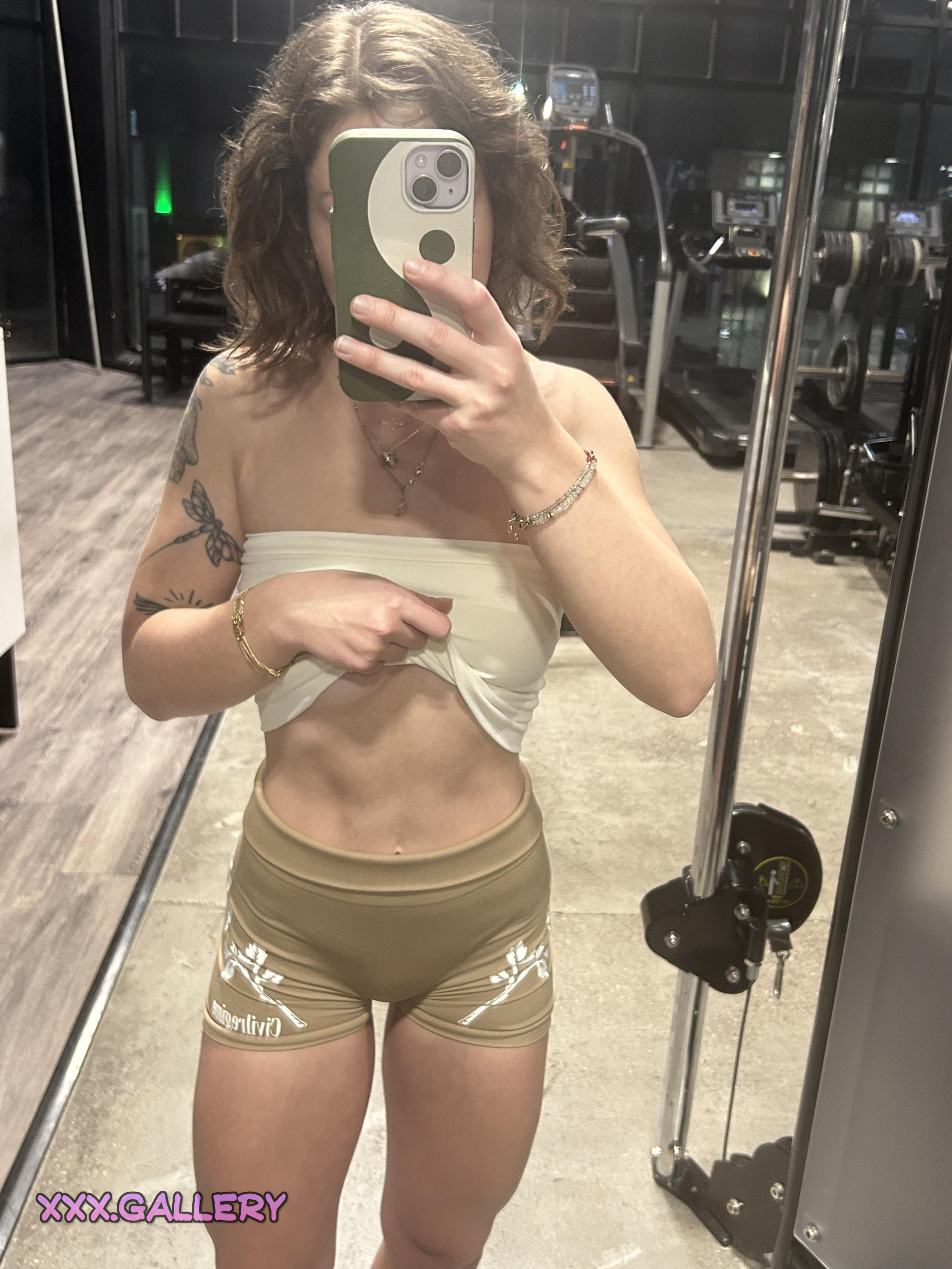 Working My Core 🔥 in Intimate Muscle Worship Session 🥵