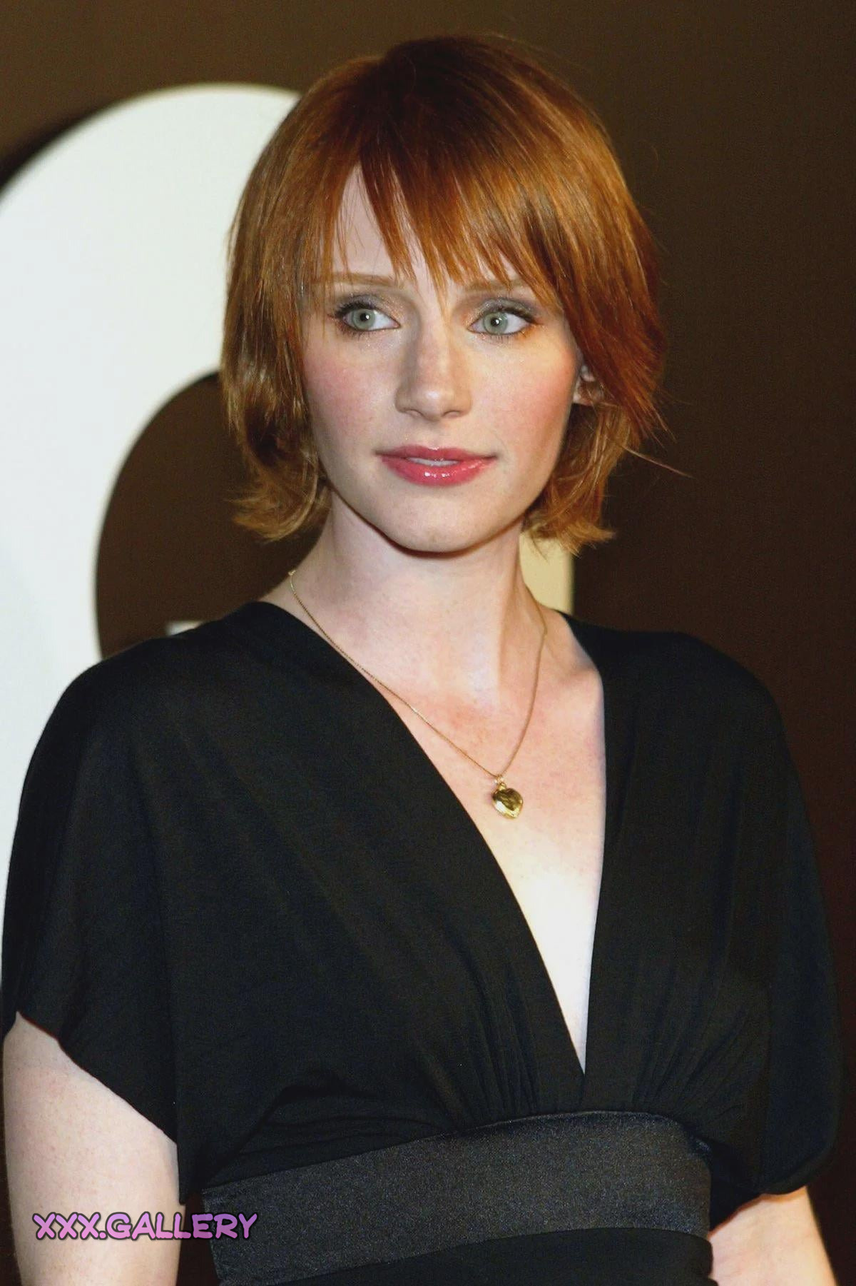 Siren Beauty: Unveiling Bryce Dallas Howard’s Enchanting Allure 🌊