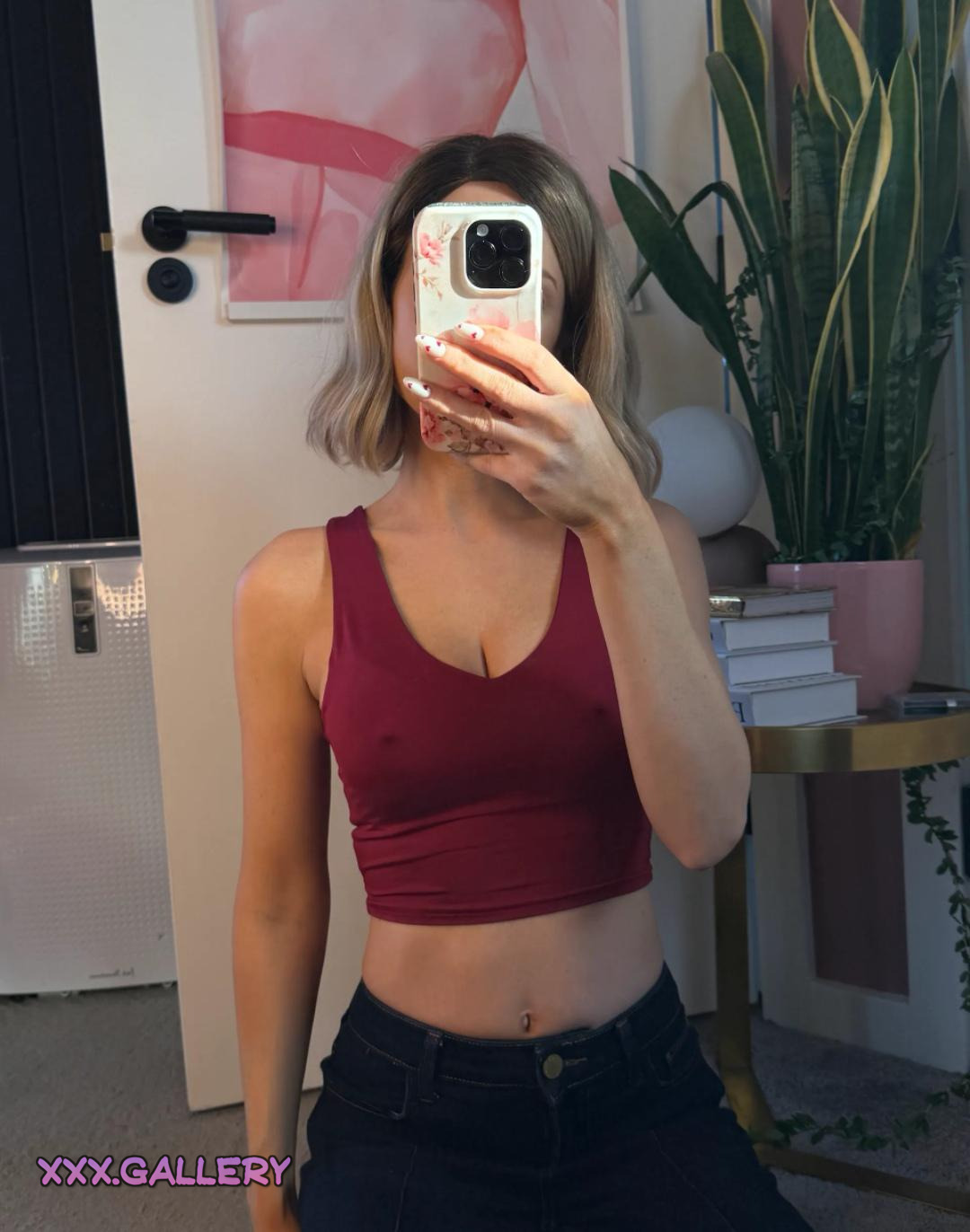 Not Suitable for Your Everyday Bra: A Peek into the Bold and Daring World of Bralessness 💥