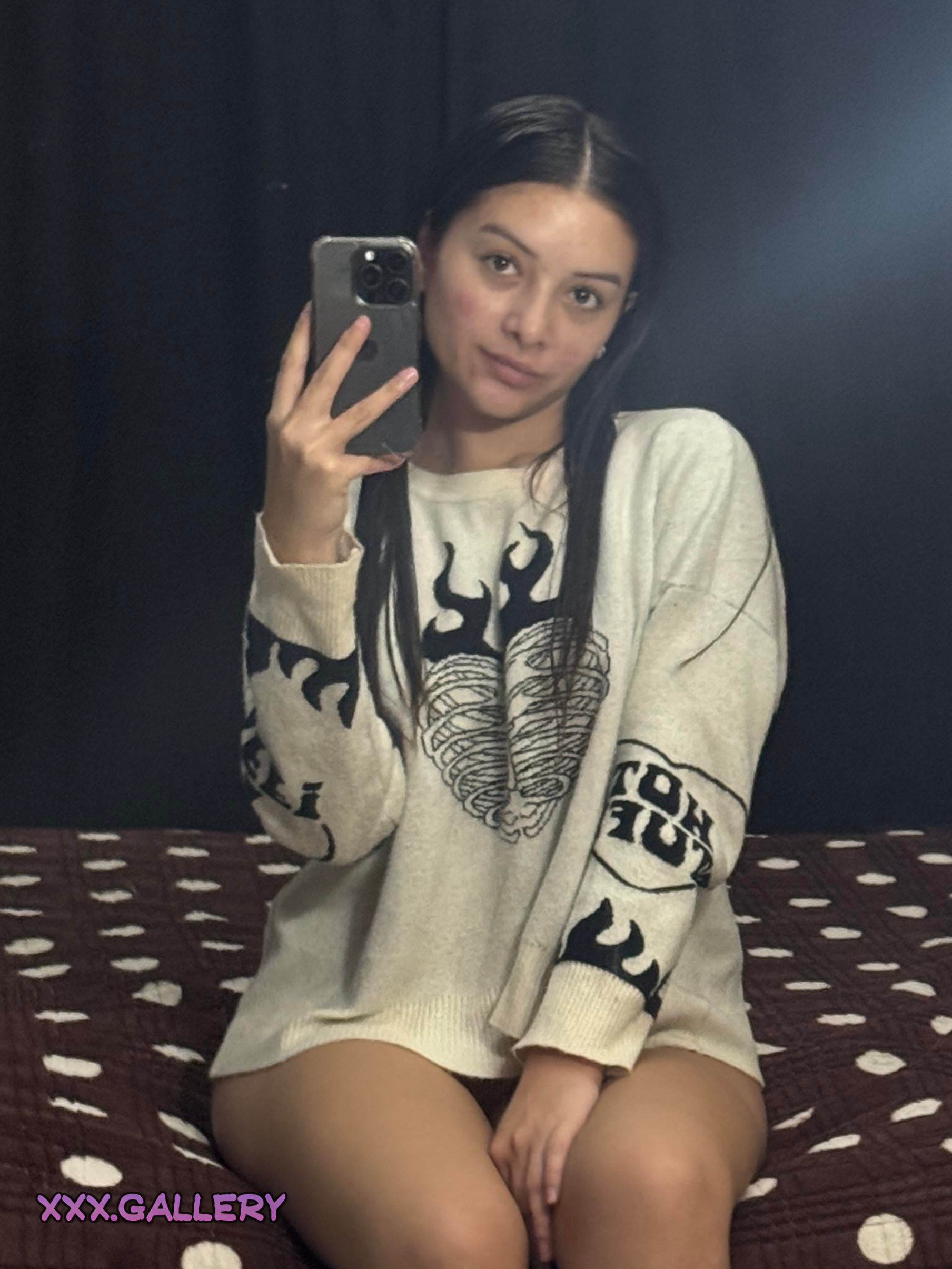 Swipe Right for a Naughty Surprise 💃🏽🍷 With a Petite Girl Like Me