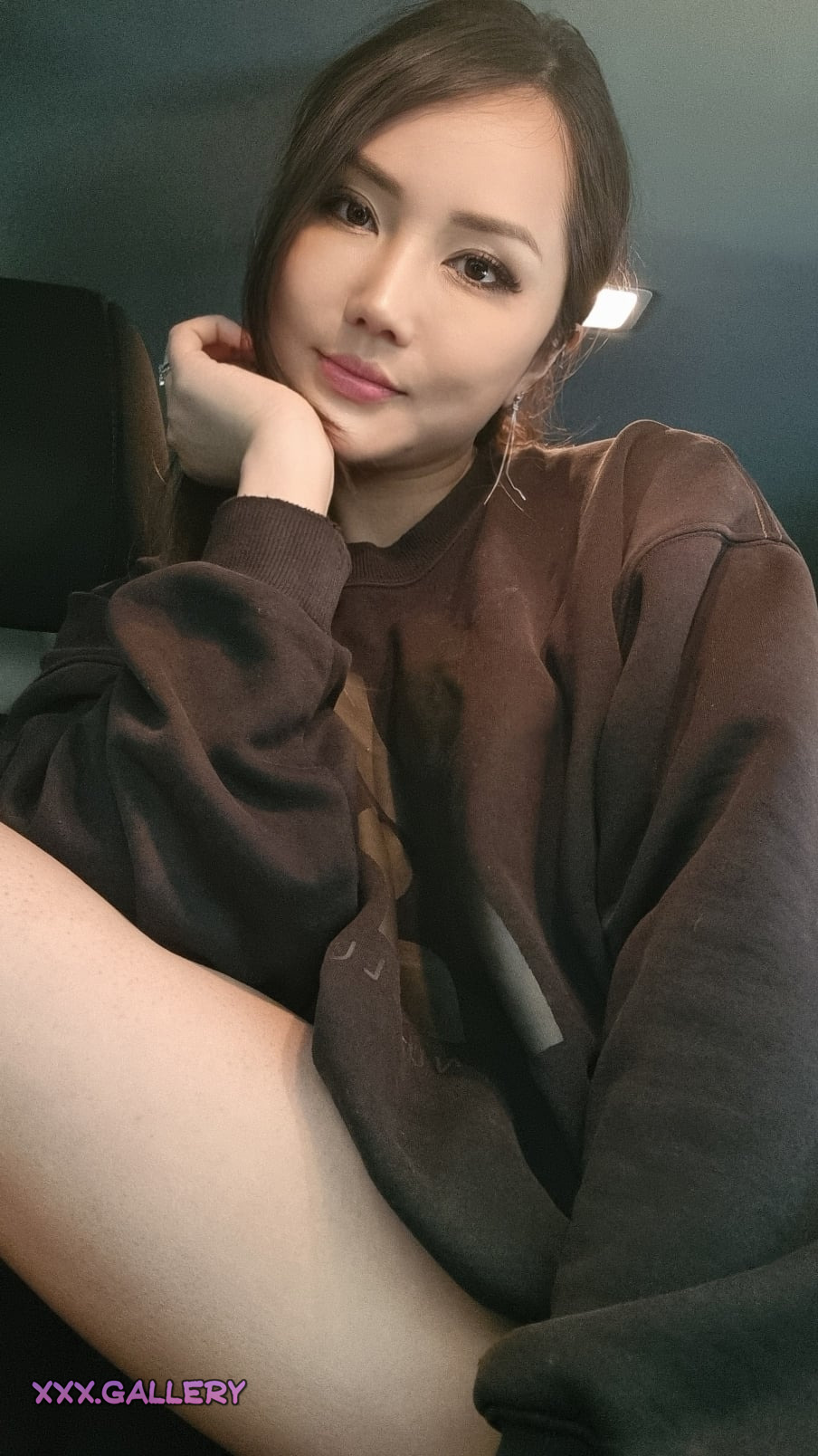 Asian Babe’s Seductive Move Keeps You from Leaving 🚗👩‍🚀