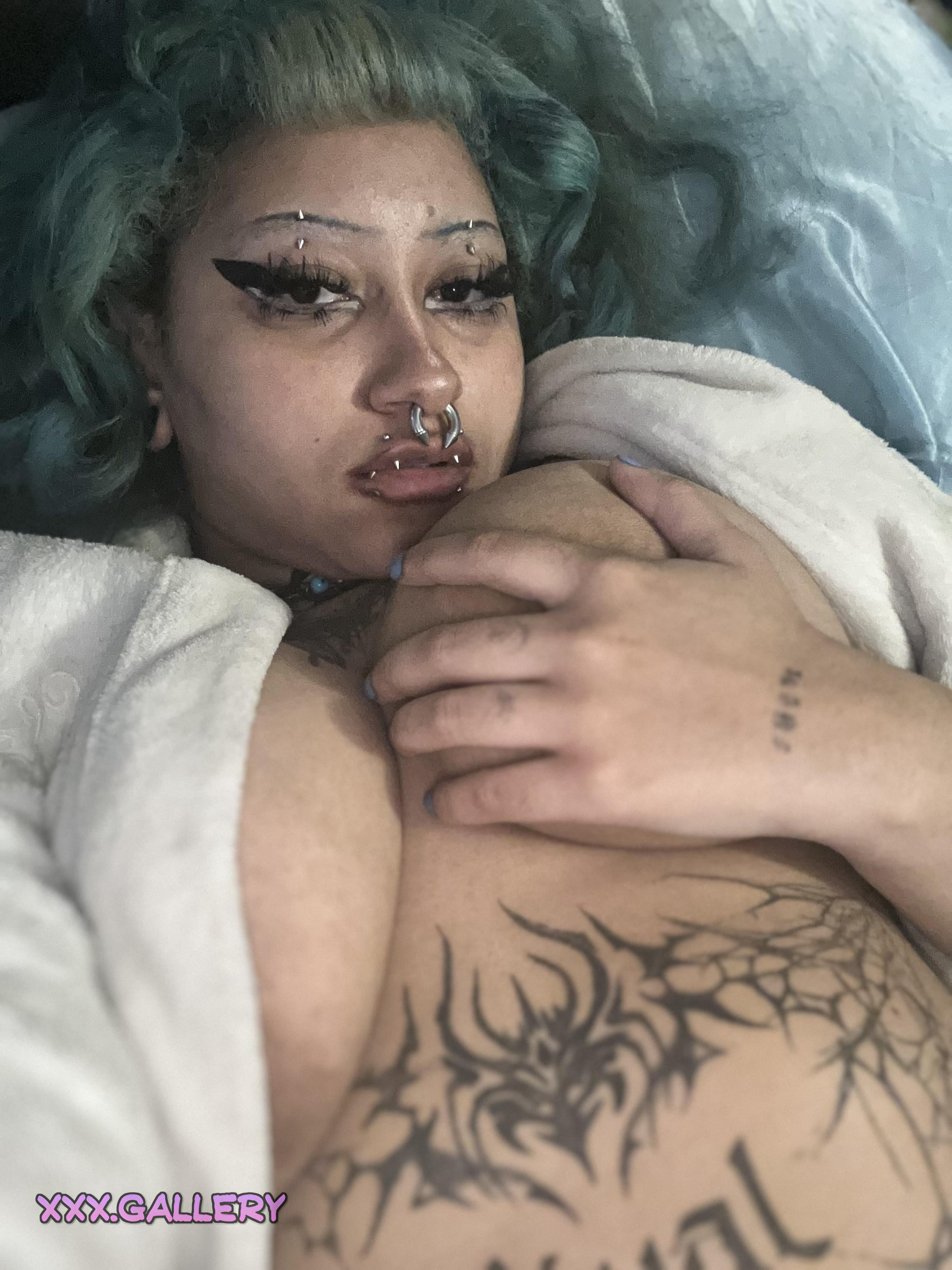 Unleashing the Dark Enchantresses: A Gothic Feast for the Eyes 🌙