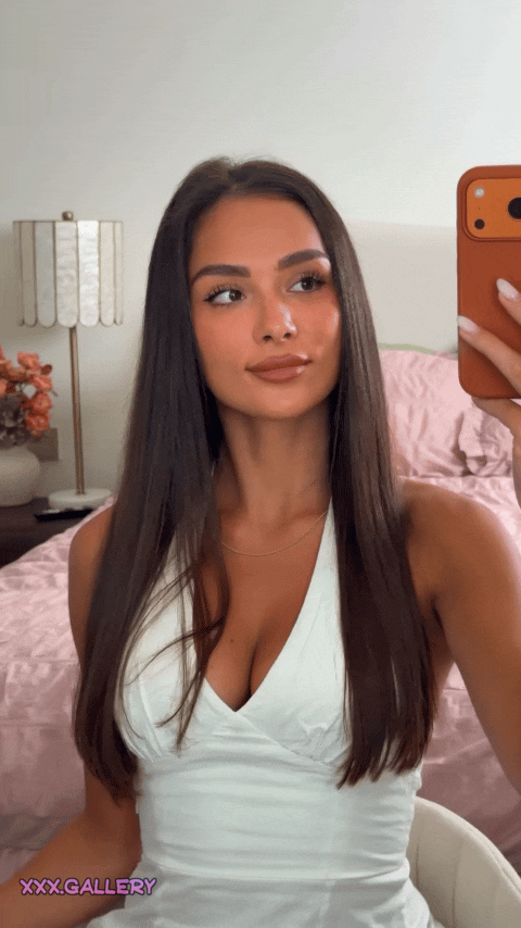 Anja Bla: Radiant Beauty in Every Angle 🍑
