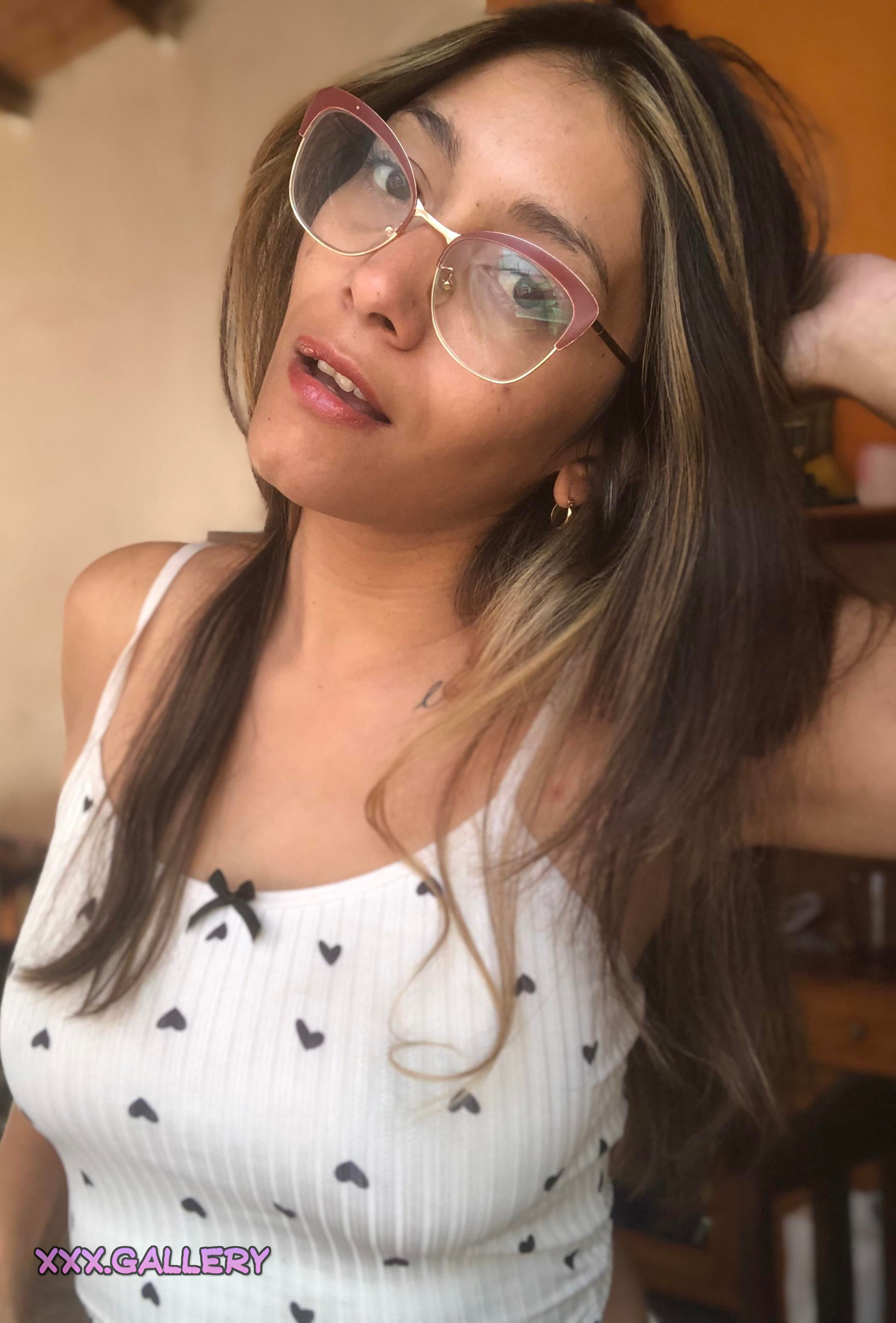 Brunette Temptress: Your Secret Obsession 💐🔥