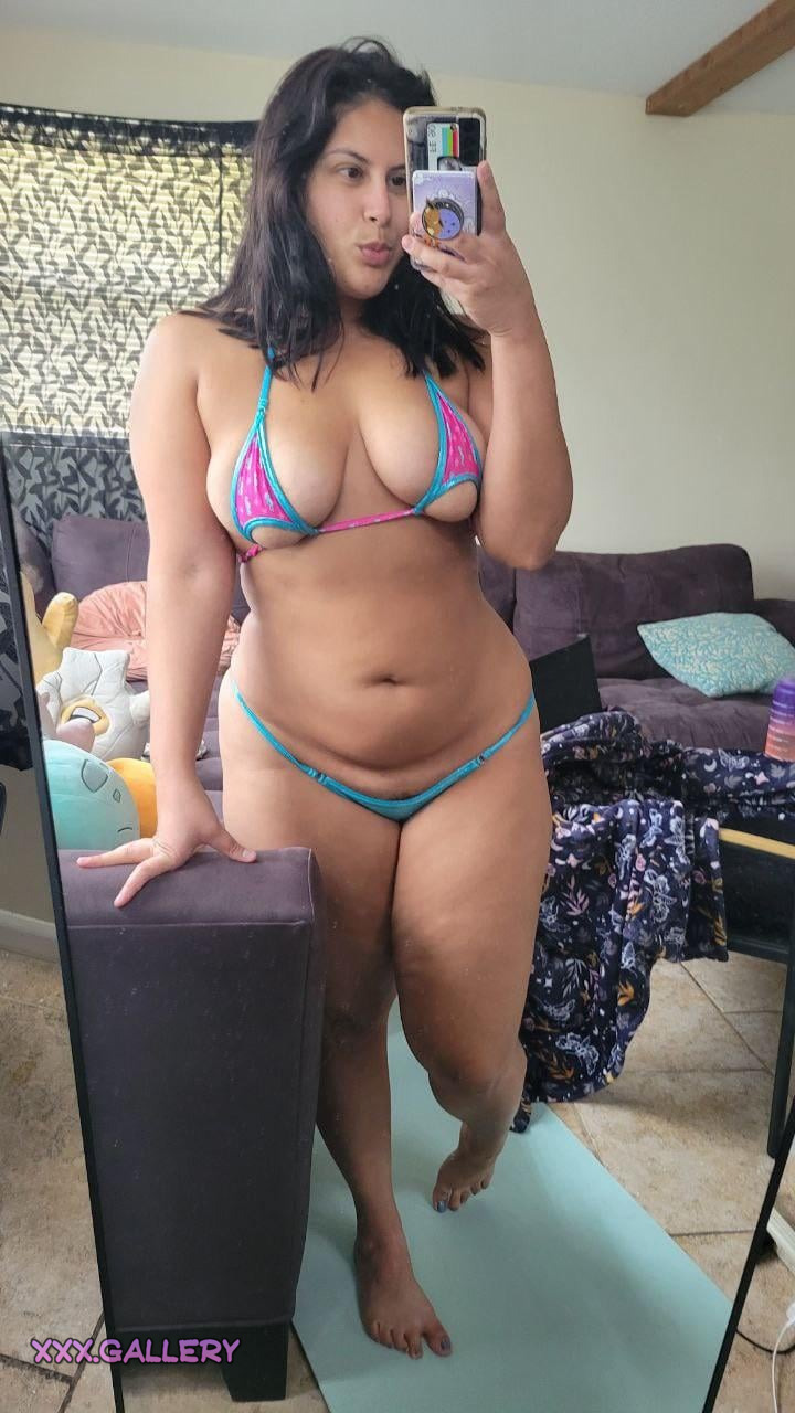 Mommy Goals: Curvy Bikini Beauties 🍑🔥