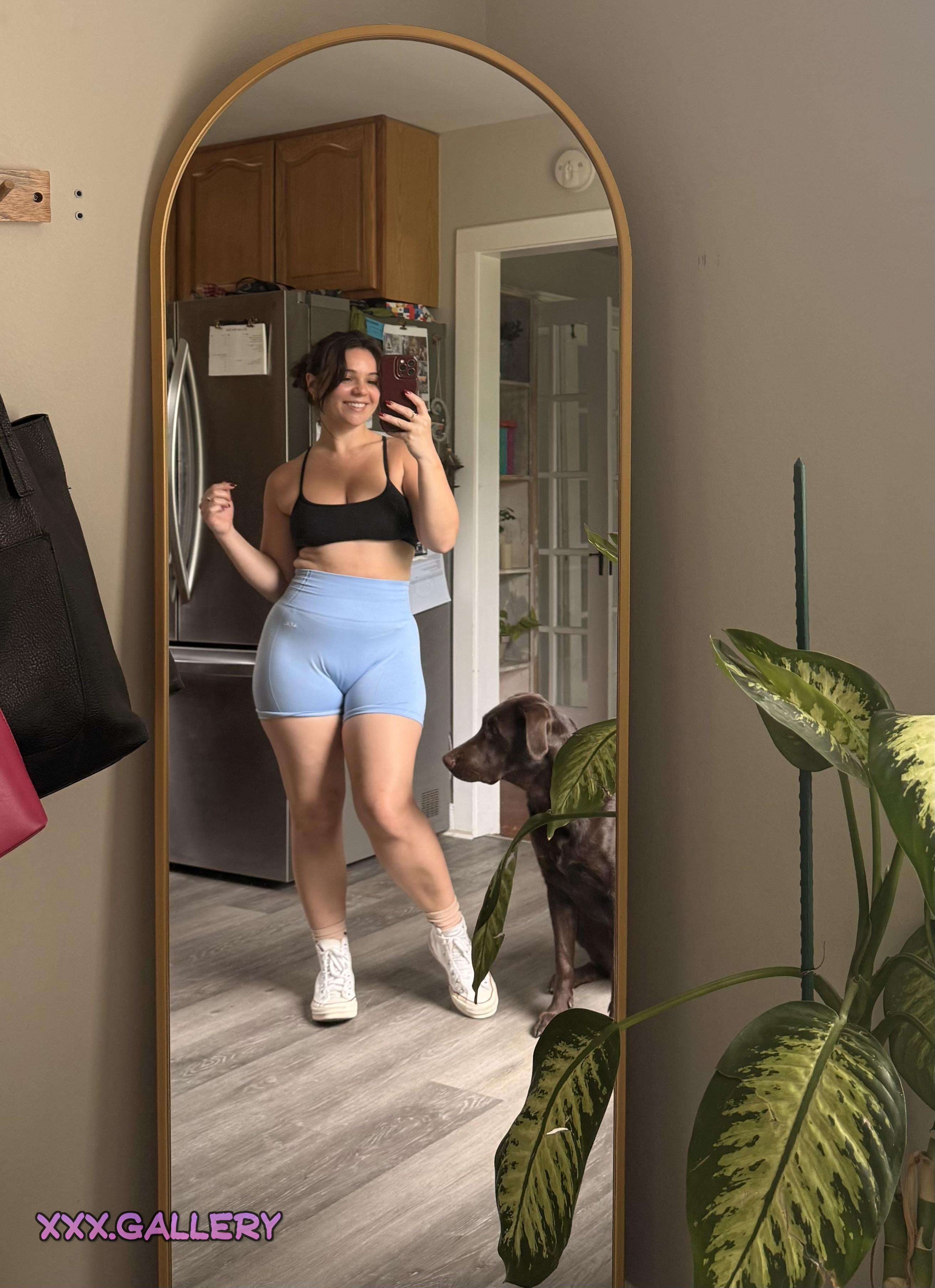 🔥 Hot Brunette Wants a Steamy Cardio Session This Afternoon 🍑💦