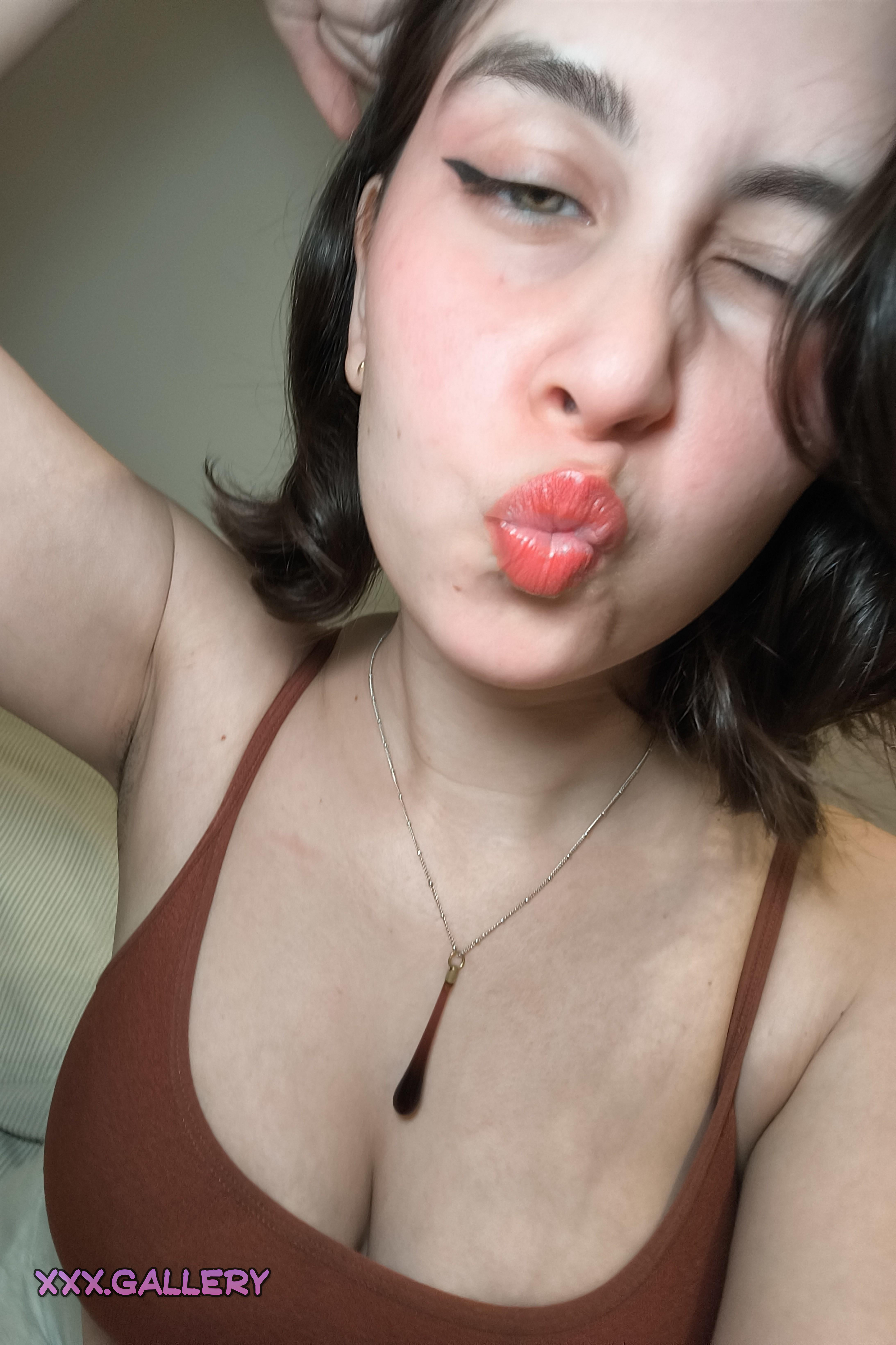 🔥 Passionate Brunette Unleashes Intense Pleasure 🍑