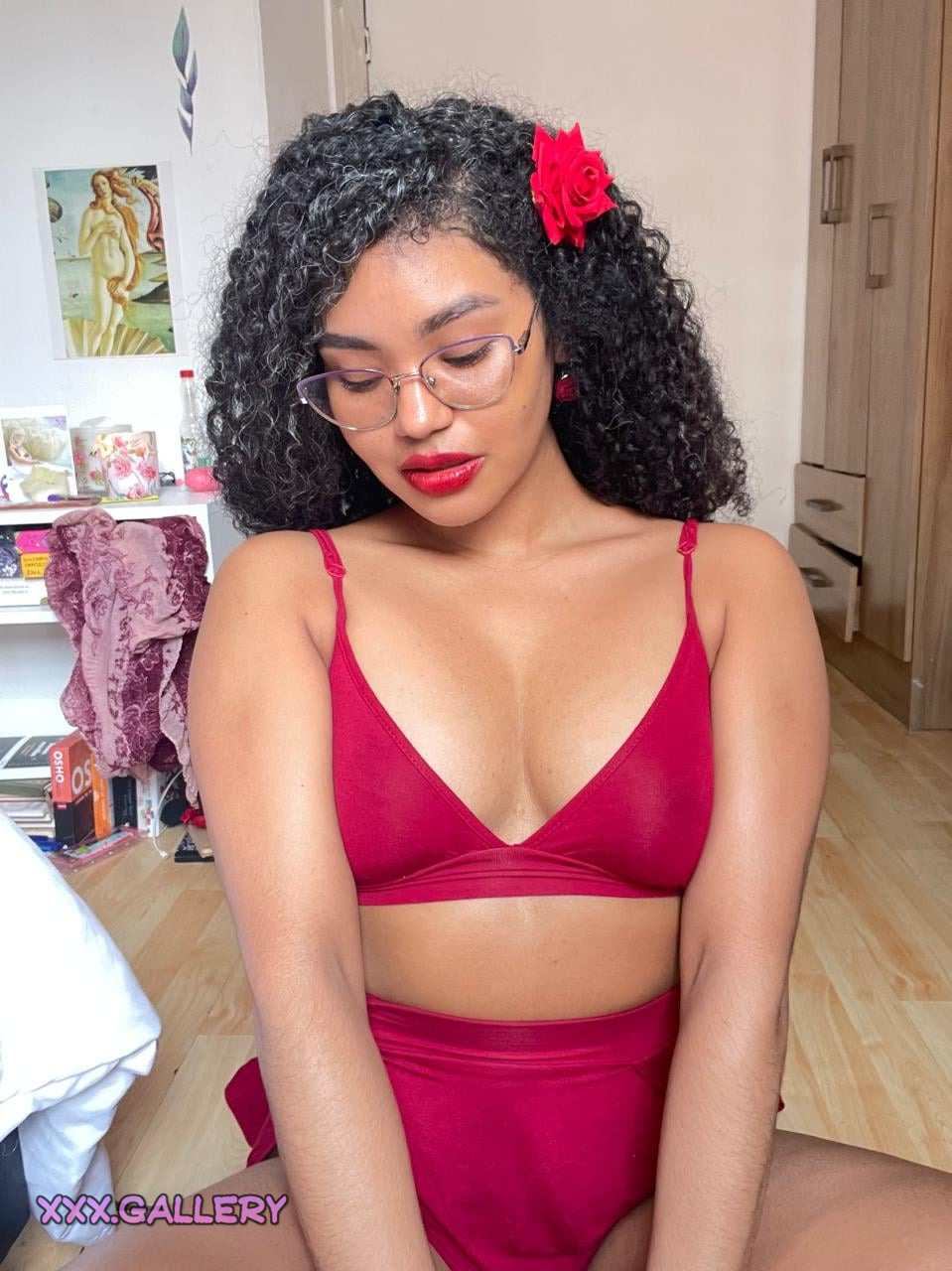 Venus’ Favor: Friday’s Temptation 🍑💕