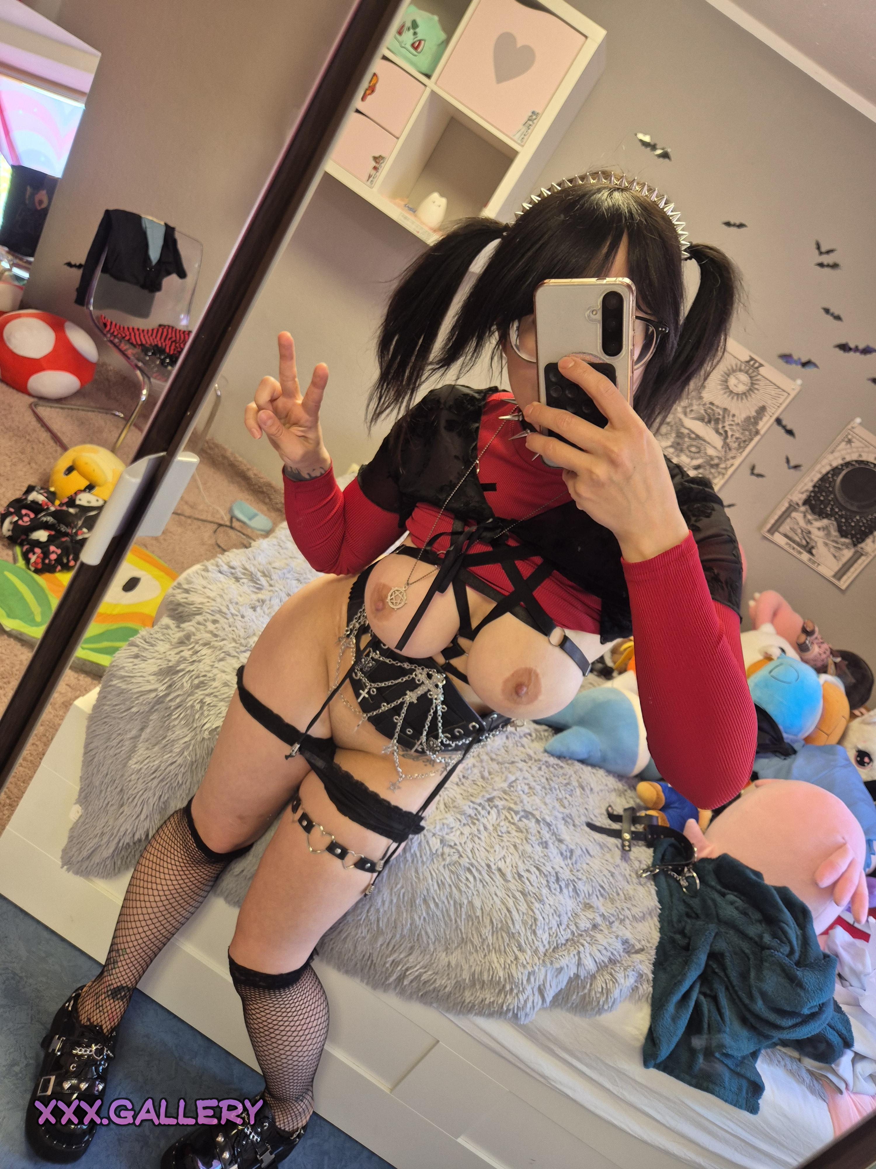 Gothic Breedable Beauty 🍑
