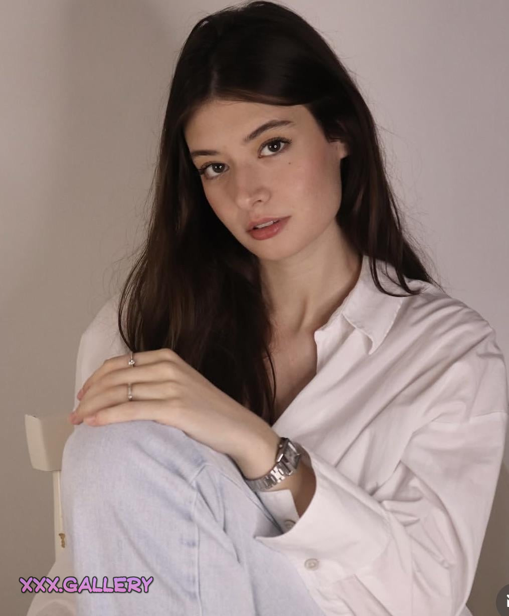 Bruns Lubke(irtr): Captivating Beauty at Her Peak 🔥✨