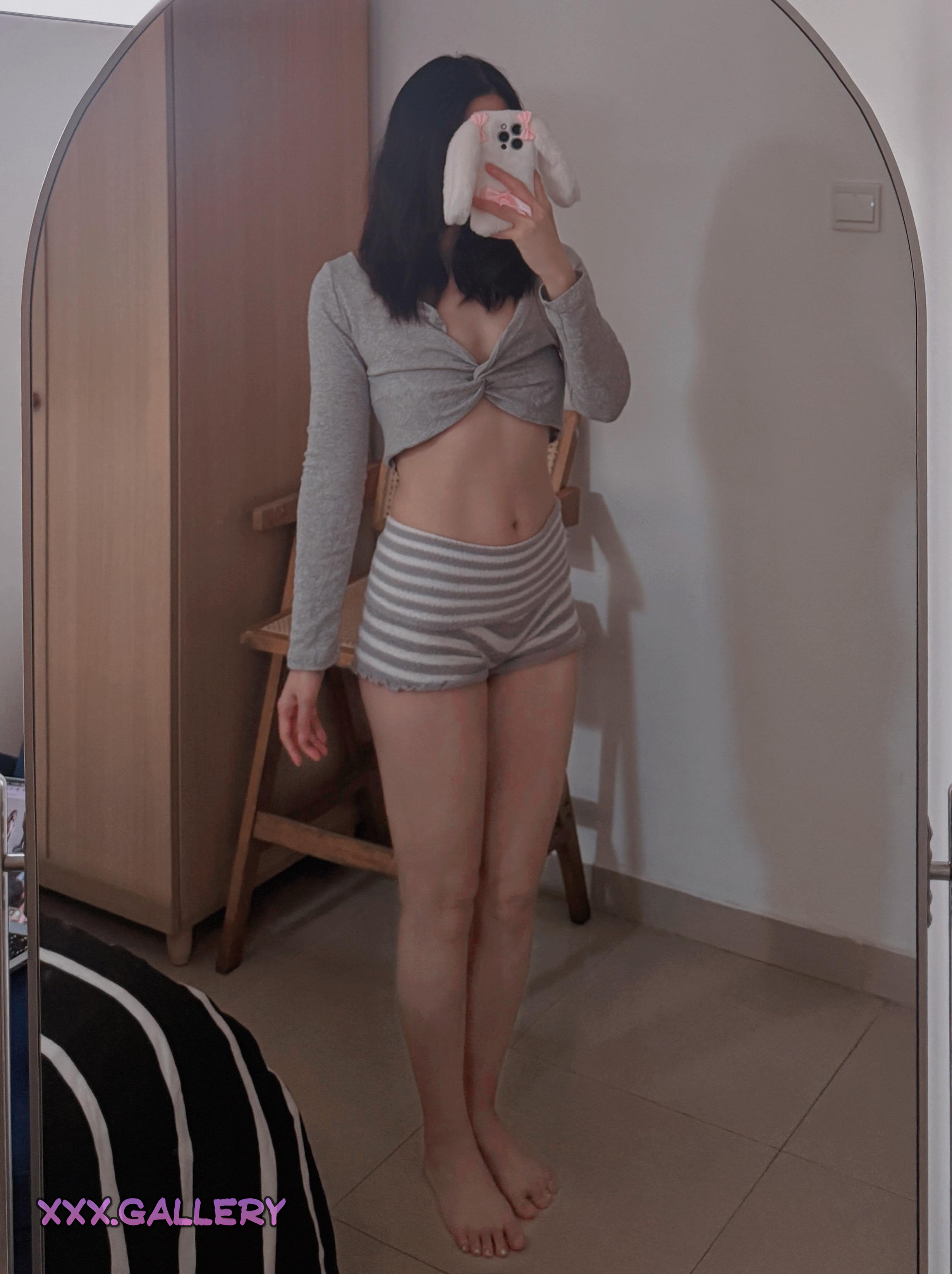 🔍 Inside Asian Hotties: Ins vs. Here