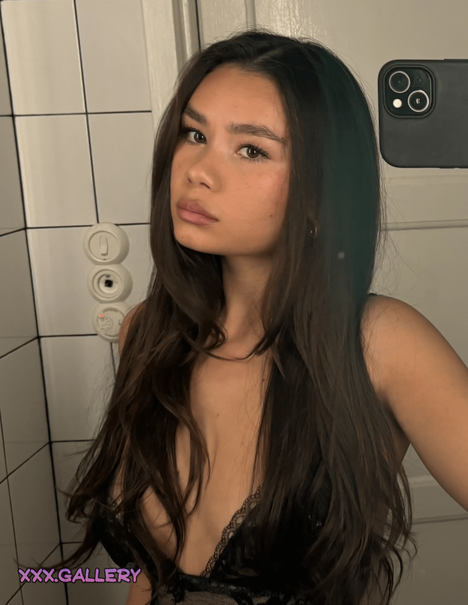 🔥 Brunettes Unleashed: Secrets of the Sultry Shade 🍑