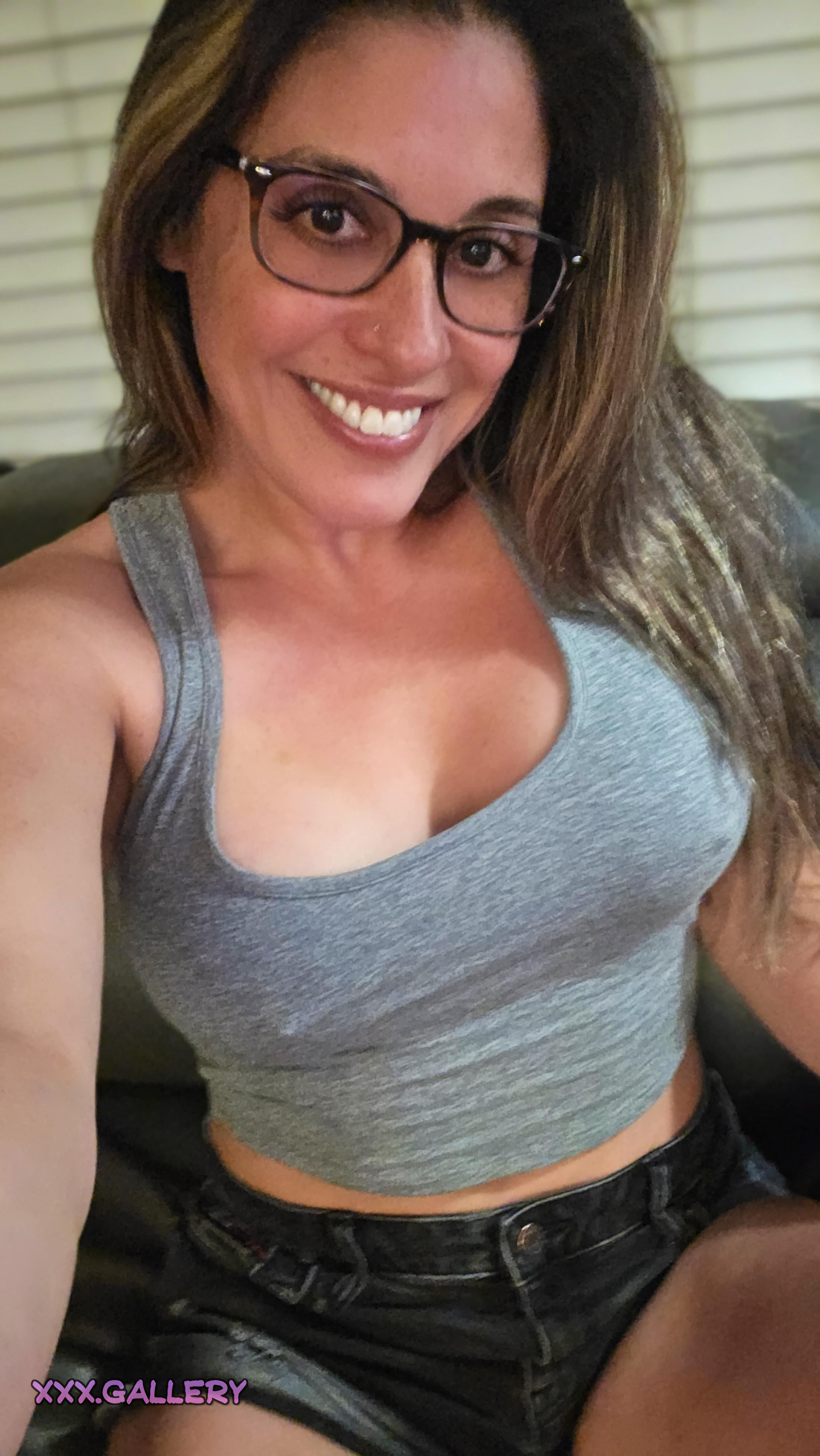 Branded Outfit, Uncovered Skin: No Makeup, No Bra!
