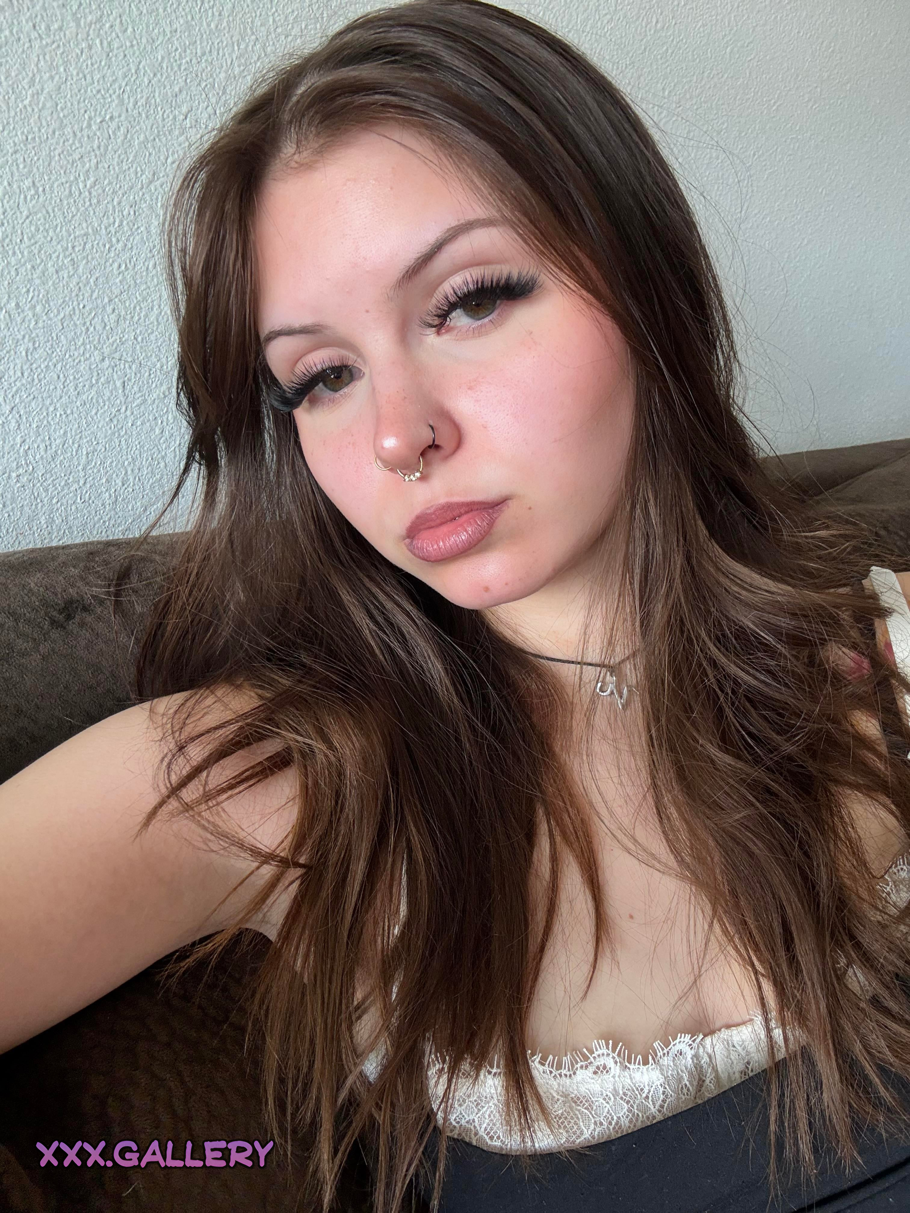 dive into sultry brunette heat 🍑