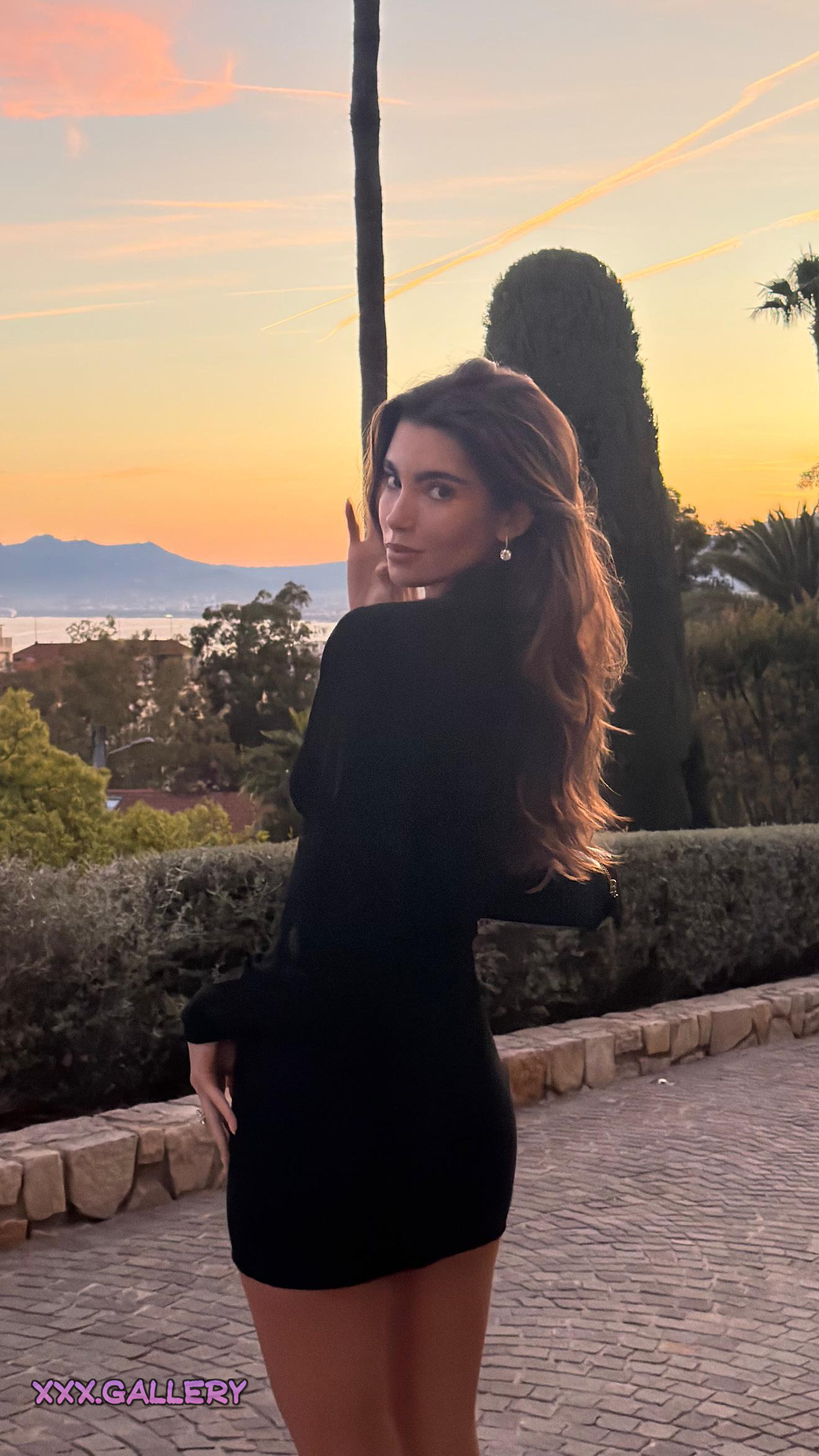 Cindy Mello: Stunning Beauty for the Eager Eyes 🍑
