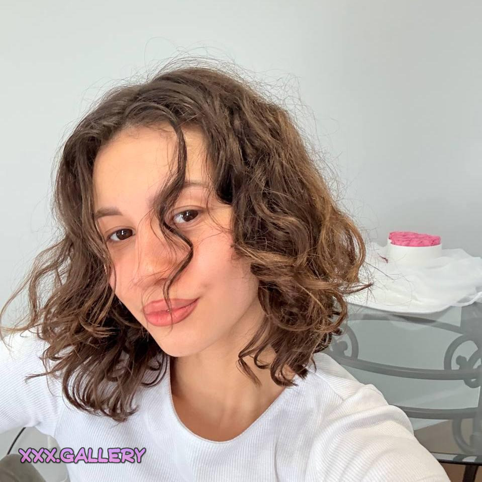 Curl Seeker’s Paradise: I’m Obsessed with Brunette Locks!