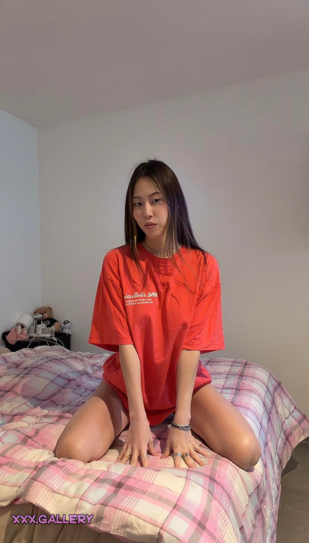 my oversized shirt deserves the spotlight